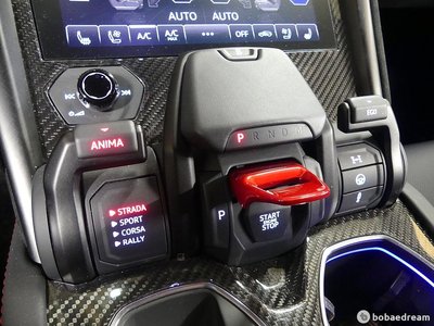 LAMBORGHINI URUS - 9