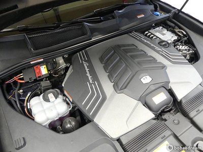 LAMBORGHINI URUS - 7