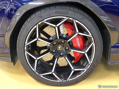 LAMBORGHINI URUS - 6