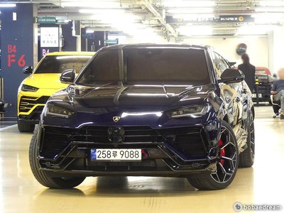 LAMBORGHINI URUS - 2