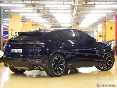 LAMBORGHINI URUS - 4