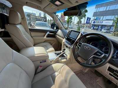 TOYOTA LAND CRUISER - 10