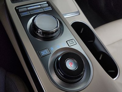 صورة 9 لـ 2021 Genesis GV70