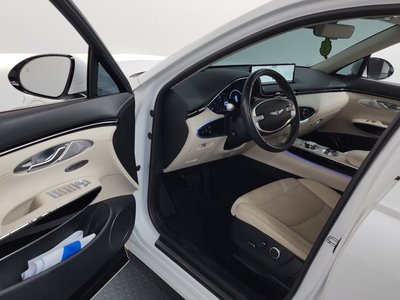 صورة 10 لـ 2021 Genesis GV70