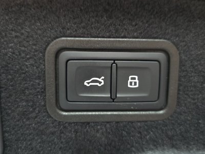 صورة مصغرة 18 لـ 2025 AUDI S8