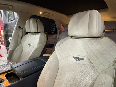 BENTLEY BENTAYGA - 8
