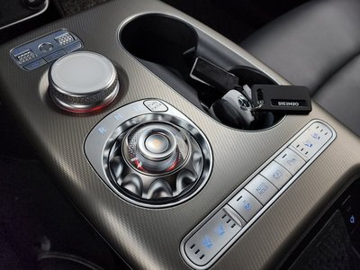 2022 Genesis GV60 photo 9