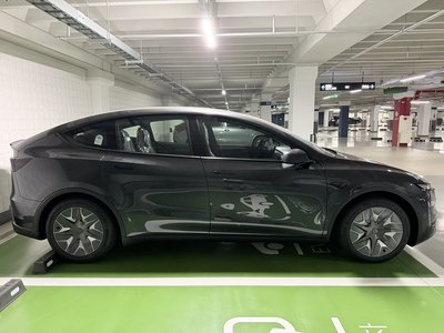 TESLA MODEL Y - 1