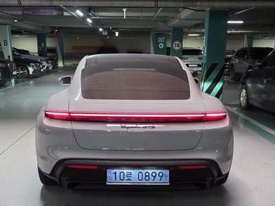 صورة 5 لـ 2023 Porsche TAYCAN