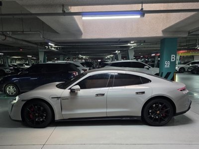صورة 2 لـ 2023 Porsche TAYCAN