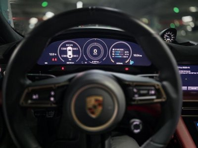 صورة 9 لـ 2023 Porsche TAYCAN