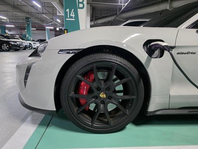 صورة 6 لـ 2023 Porsche TAYCAN