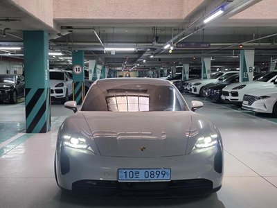 صورة 1 لـ 2023 Porsche TAYCAN