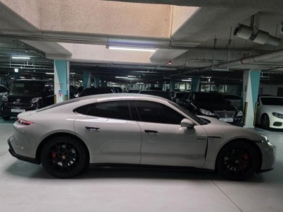 صورة 3 لـ 2023 Porsche TAYCAN