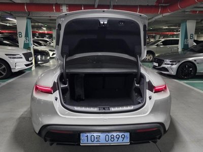 صورة 4 لـ 2023 Porsche TAYCAN