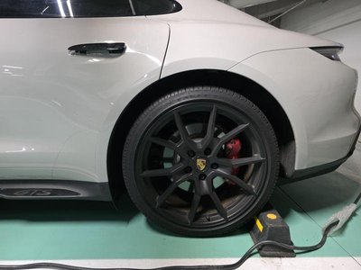 صورة 7 لـ 2023 Porsche TAYCAN