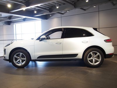 PORSCHE MACAN - 3