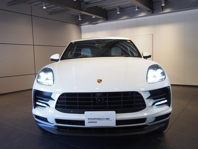 PORSCHE MACAN - 2