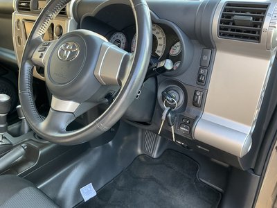 TOYOTA FJ CRUISER - 10