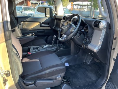 TOYOTA FJ CRUISER - 8