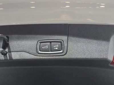 2023 Porsche TAYCAN thumbnail 26