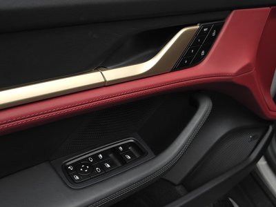 2023 Porsche TAYCAN thumbnail 33