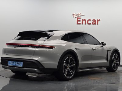2023 Porsche TAYCAN photo 2