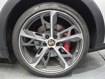 2023 Porsche TAYCAN photo 8
