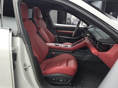 2023 Porsche TAYCAN thumbnail 17