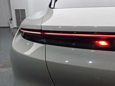 2023 Porsche TAYCAN photo 10
