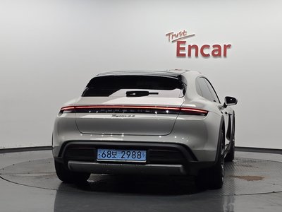 2023 Porsche TAYCAN photo 4