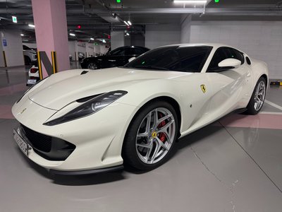 FERRARI 812 SUPERFAST - 1