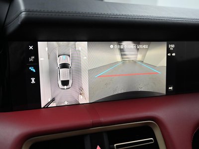 2025 Porsche TAYCAN thumbnail 15