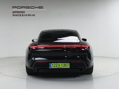 2025 Porsche TAYCAN photo 3