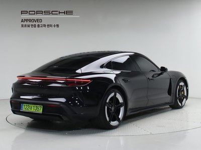 2025 Porsche TAYCAN photo 5