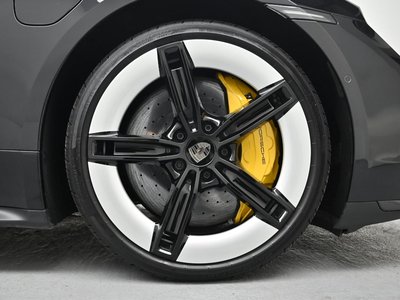 2025 Porsche TAYCAN photo 6