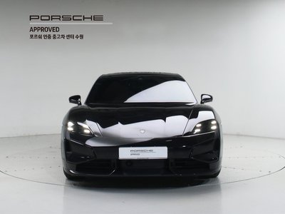 2025 Porsche TAYCAN photo 2