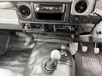 1999 Toyota LAND CRUISER 70 — миниатюра 13