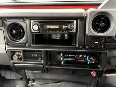 1999 Toyota LAND CRUISER 70 — миниатюра 14