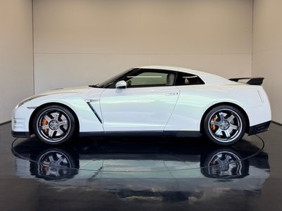NISSAN GT-R - 6