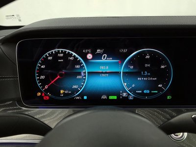 MERCEDES-BENZ E-CLASS - 8