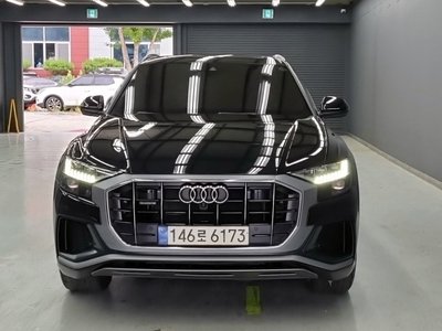 AUDI Q8 - 1
