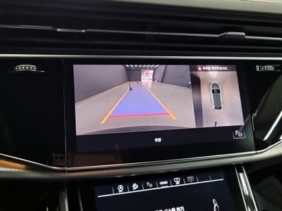 AUDI Q8 - 8