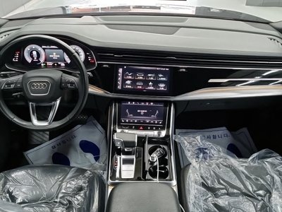 AUDI Q8 - 6