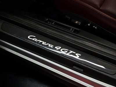 PORSCHE 911 - 8
