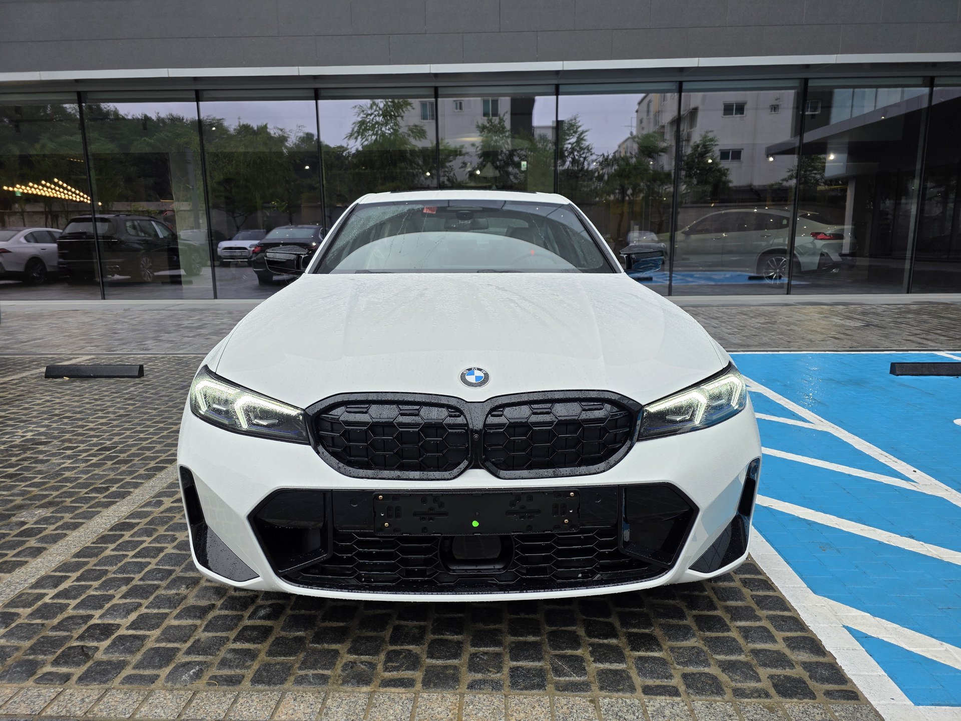 BMW 3 SERIES - View 1