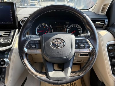 TOYOTA LAND CRUISER 300 - 9