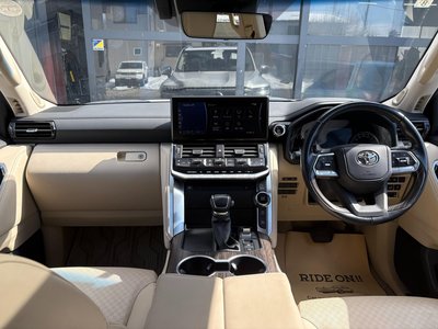 TOYOTA LAND CRUISER 300 - 8