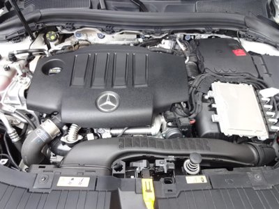 MERCEDES-BENZ GLA - 10