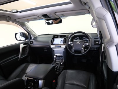 2022 Toyota LAND CRUISER PRADO — миниатюра 11